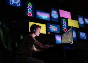 Taktik, Timing und Teamgeist: Warum Poker und CS:GO mehr gemeinsam haben, als man denkt